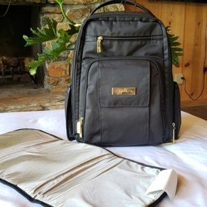 JuJuBe Be Right Back (the monarch)